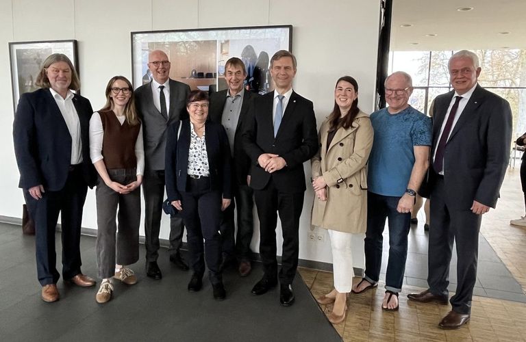 Ausstellungseröffnung in der Wasserburg Rindern- „Grundrechte – Mehr als nur Worte“